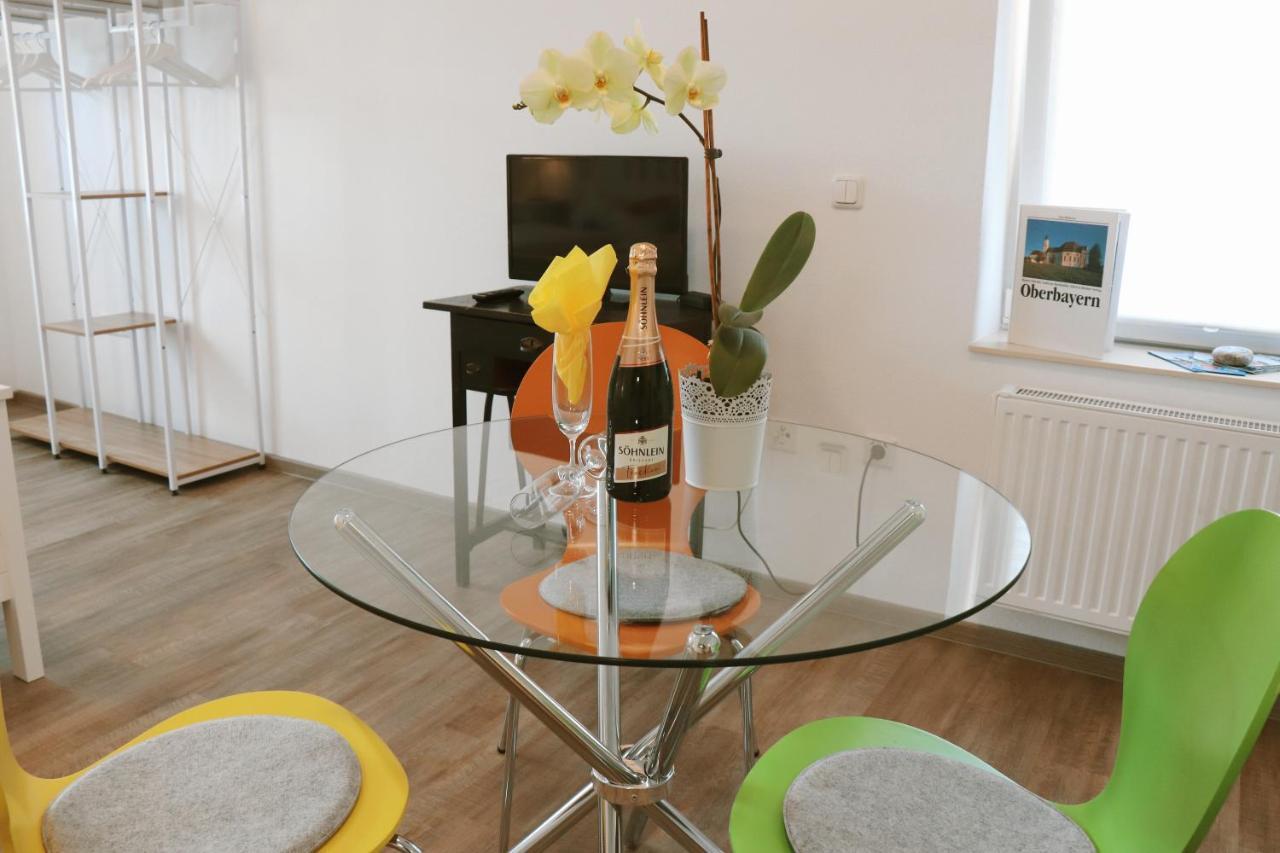 Helles Apartment Fuer 1-2 Pers. Mit Parkplatz Und Wifi Kraiburg am Inn Exterior photo